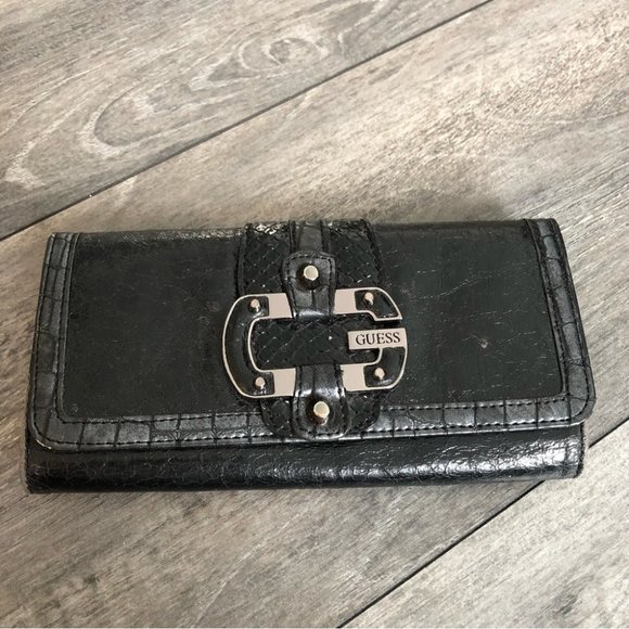 NWOT GUESS WALLET - Picture 1 of 5